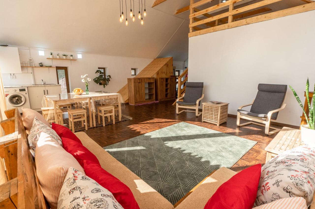 Modern Loft Lighthouse Hostel Karakol Ngoại thất bức ảnh