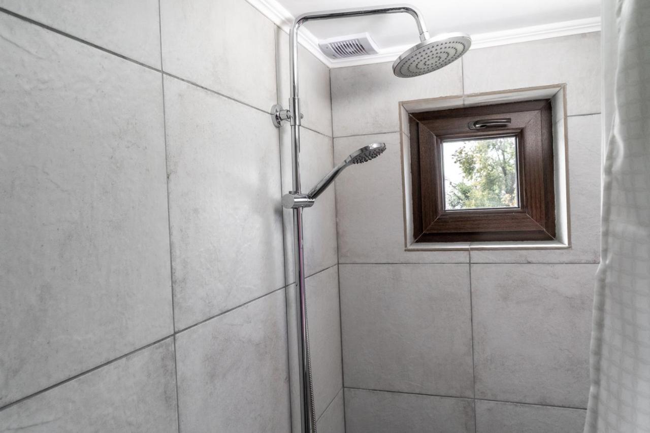 Modern Loft Lighthouse Hostel Karakol Ngoại thất bức ảnh